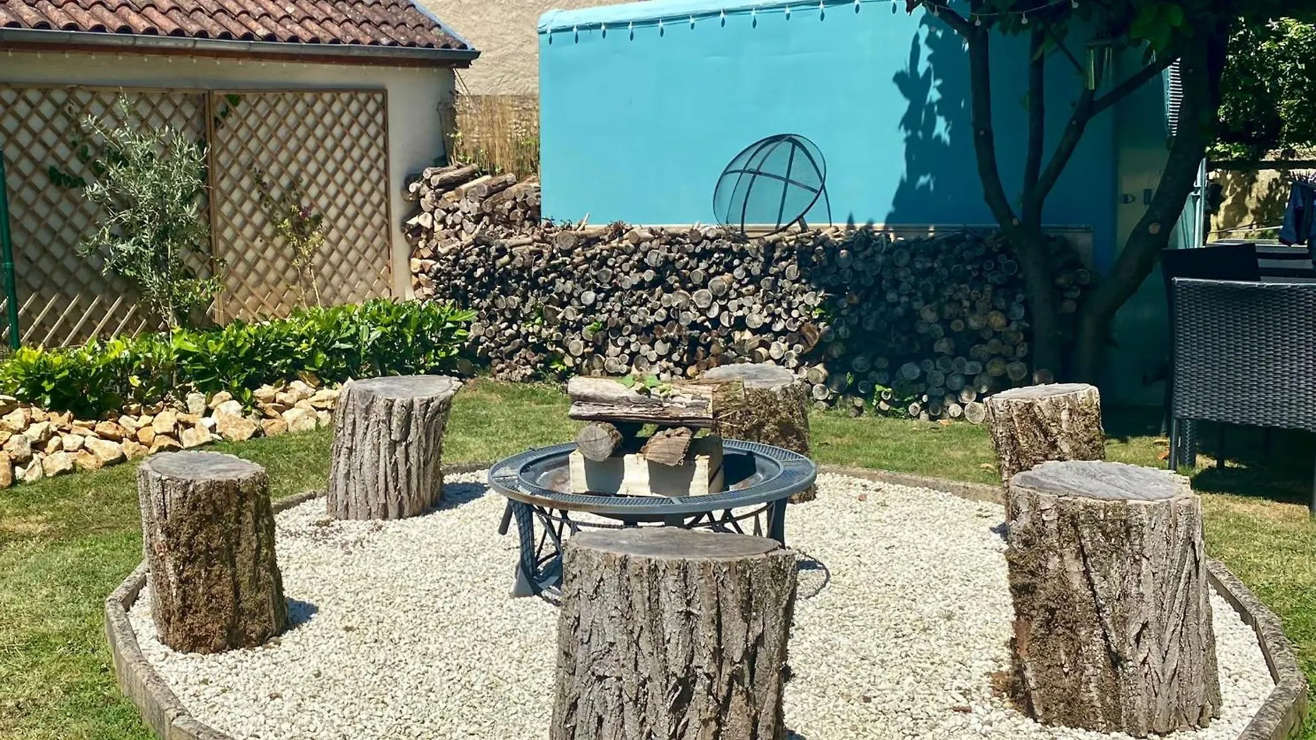 Auberge Du Relais D'Auniac - Hotel Bar Restaurant Piscine Anglars-Nozac Frankrijk